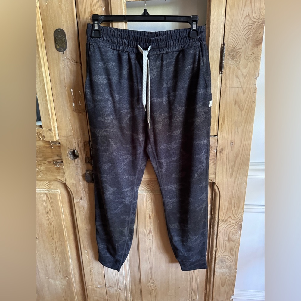 Pristine Condition Vuori Halo Performance Joggers XS